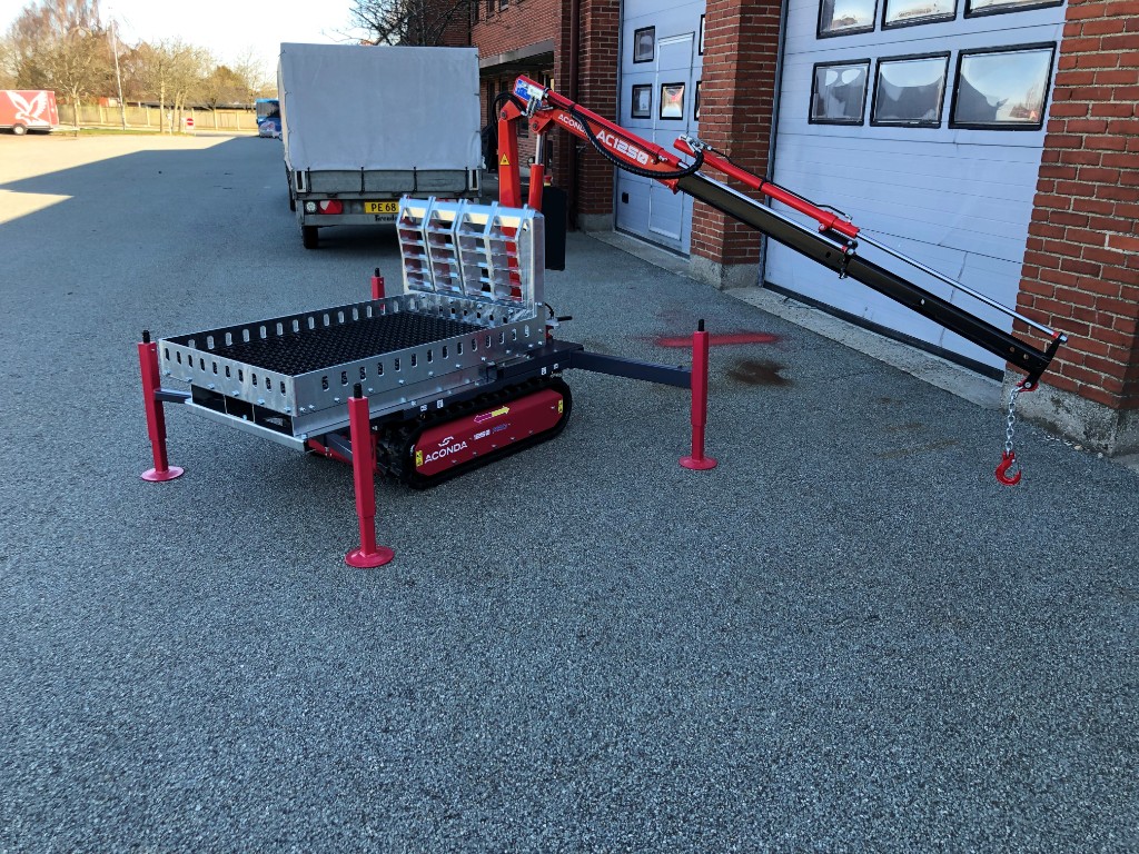 Aconda AC1250 with crane boom extended and four outriggers down
