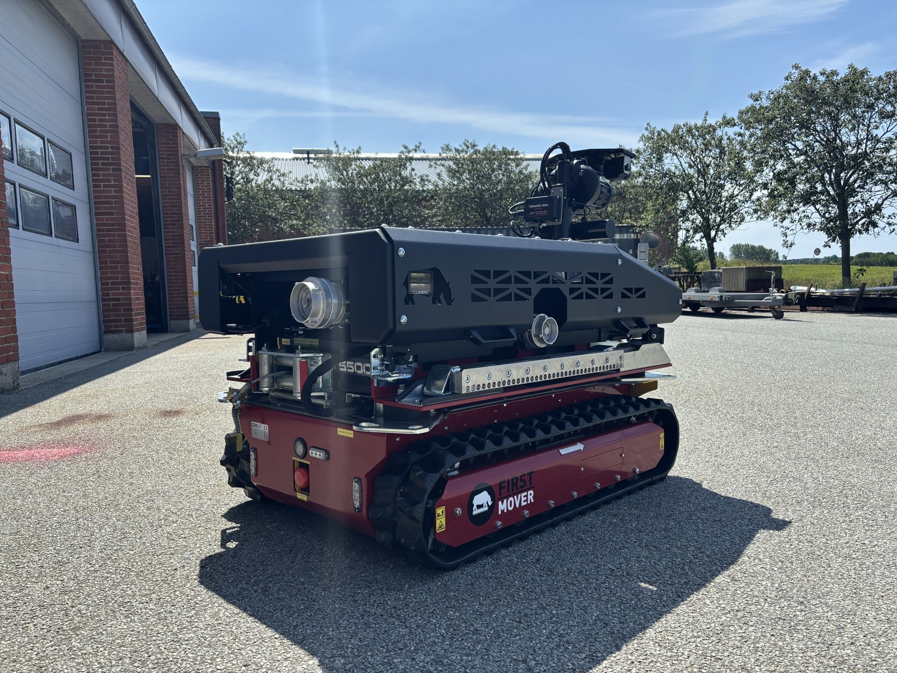 FMF-3000 tracked water monitor unit