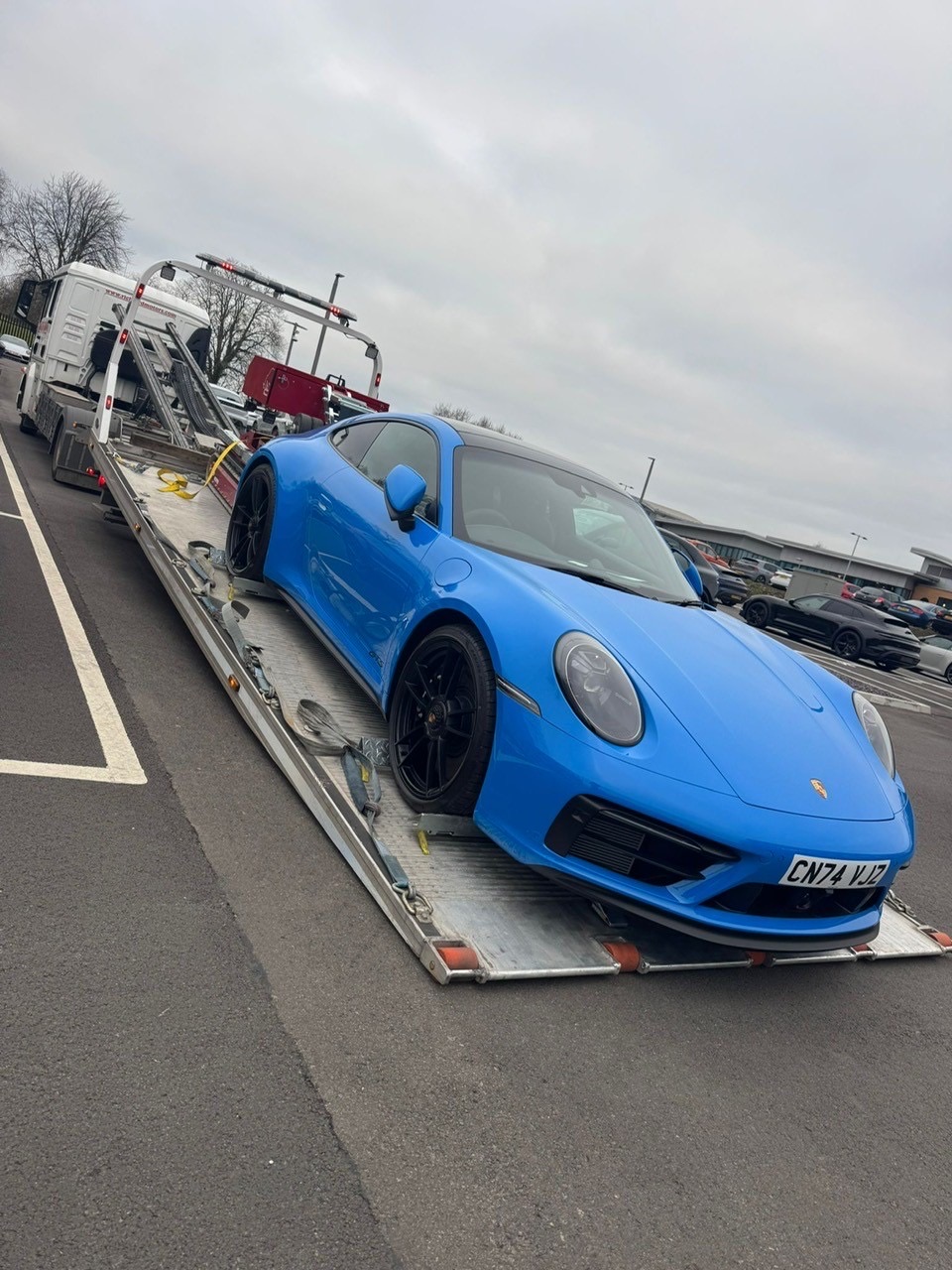 FMR recovery — Porsche UK BLÅ på lad