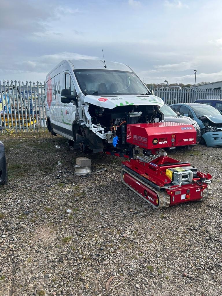 FMR recovery — Red FM lifting van